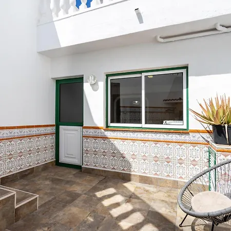 Home2book Family House, Pool & Garage Vakantiehuis